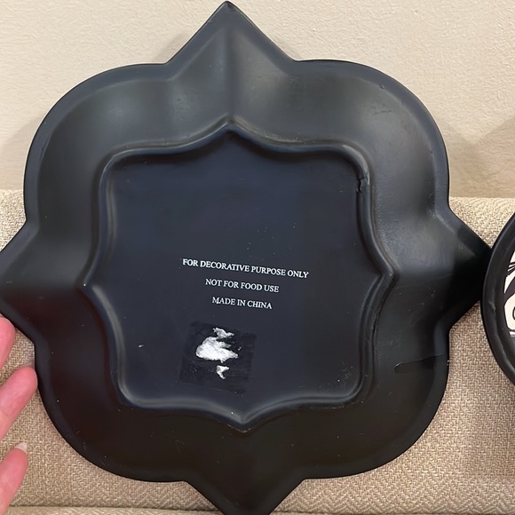 Decorative plates. Set of 2 - Picture 3 of 3